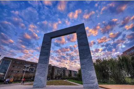 从上海师范大学到华东师范大学：万头攒动，火树银花之处，不必找我(图7)