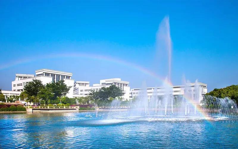 从上海商学院到上海大学：你很少会赢，但有时也会(图4)